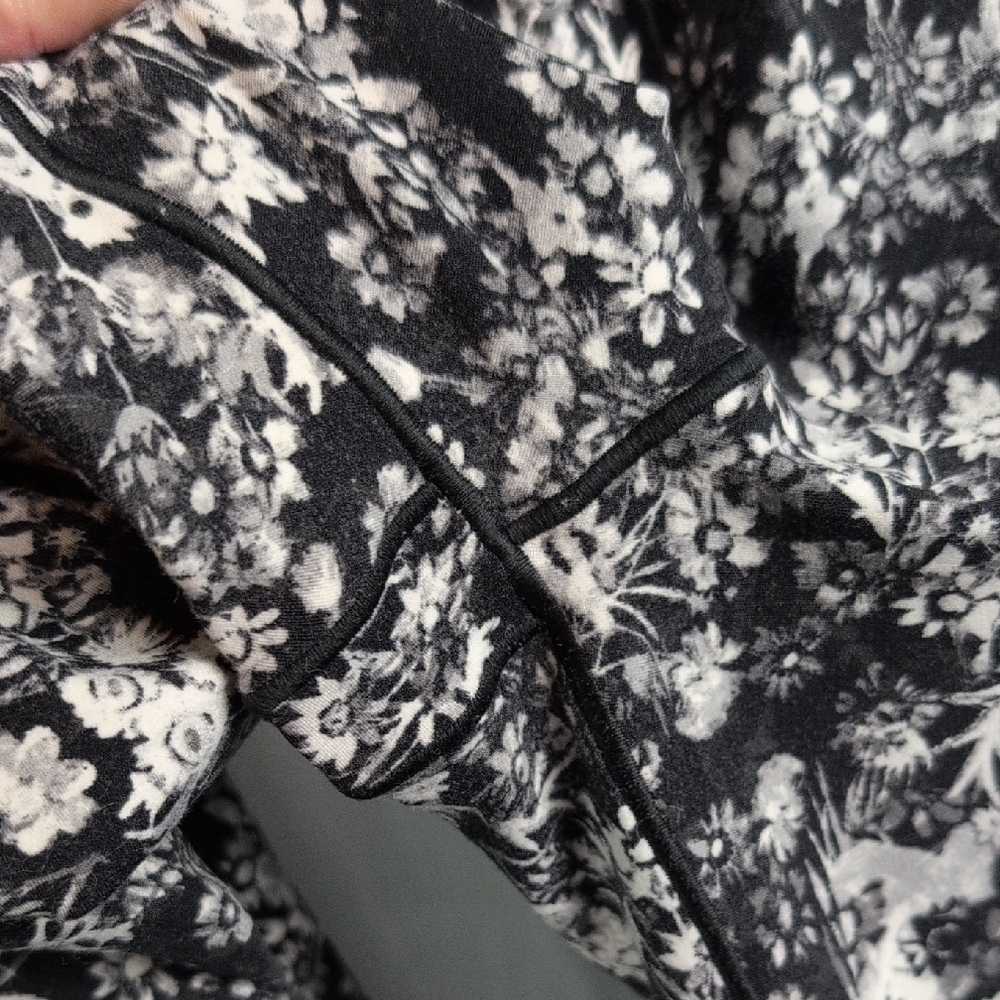 Floral Black and White‎ Leggings - Picture 7 of 11